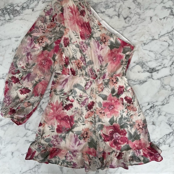 Bloggers Favorite Express metallic floral one shoulder pleated ruffled romper XS - Picture 5 of 16
